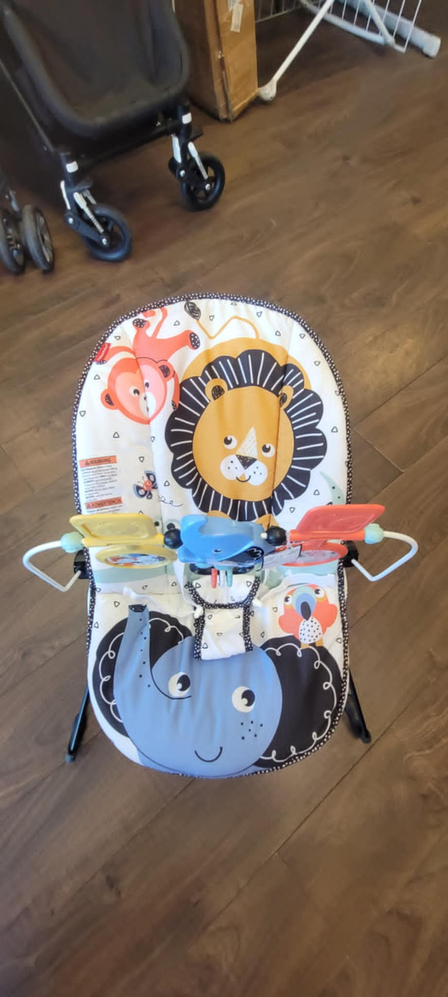 FISHER PRICE Playful Paradise Vibrating Baby Bouncer with Toys